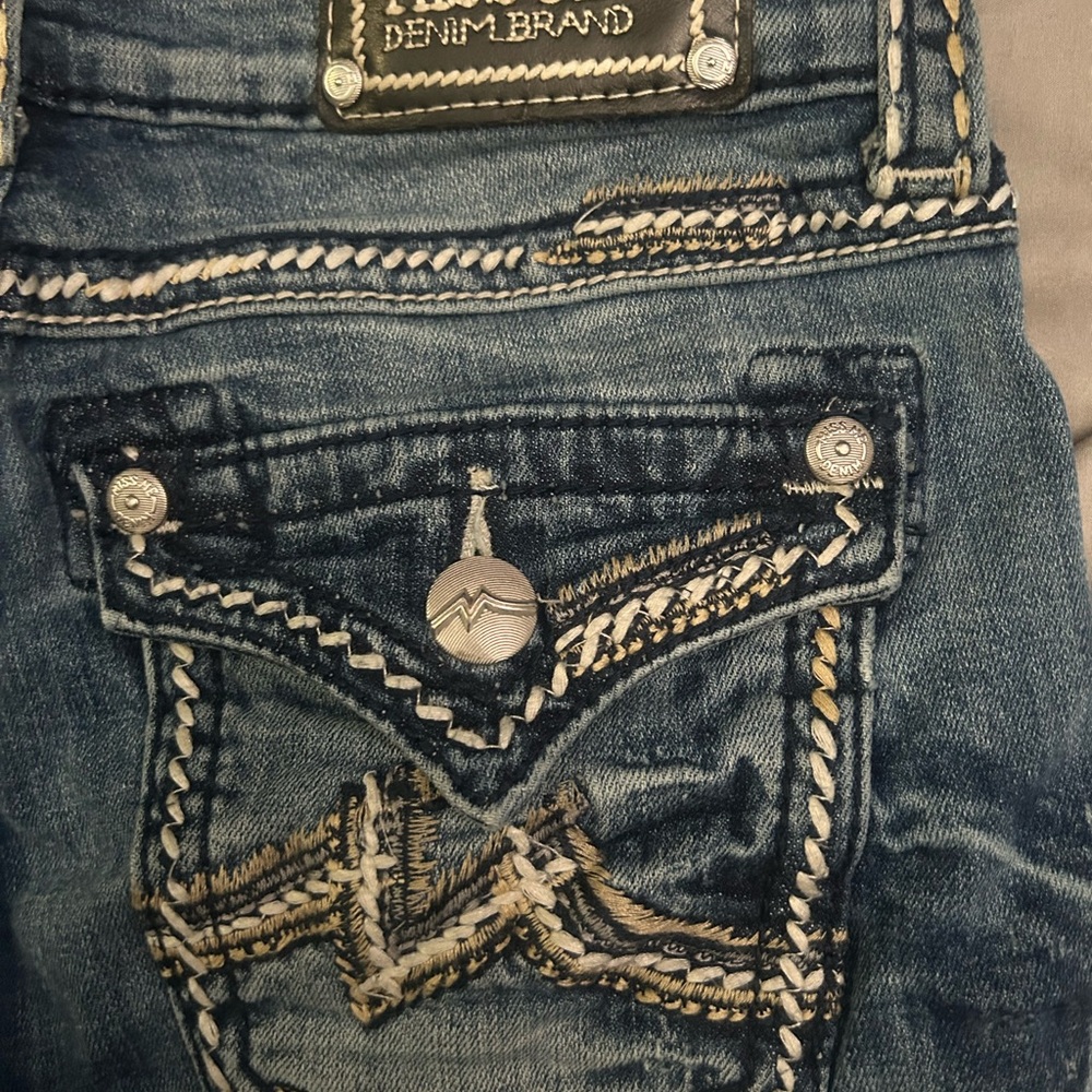 Miss Me Boyfriend Capri Jeans Sz 27 • Distressed • Embellished Pockets